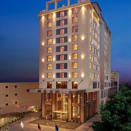 Doubletree By Hilton ורנאסי מראה חיצוני תמונה