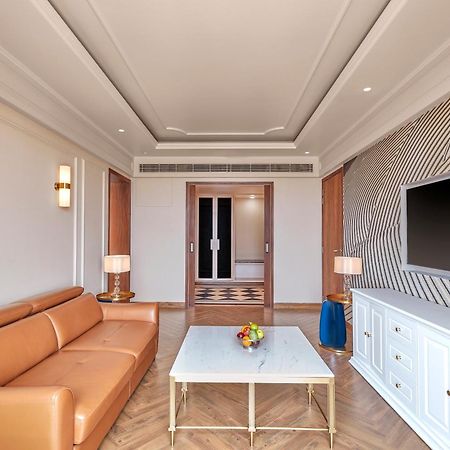 Doubletree By Hilton ורנאסי מראה חיצוני תמונה