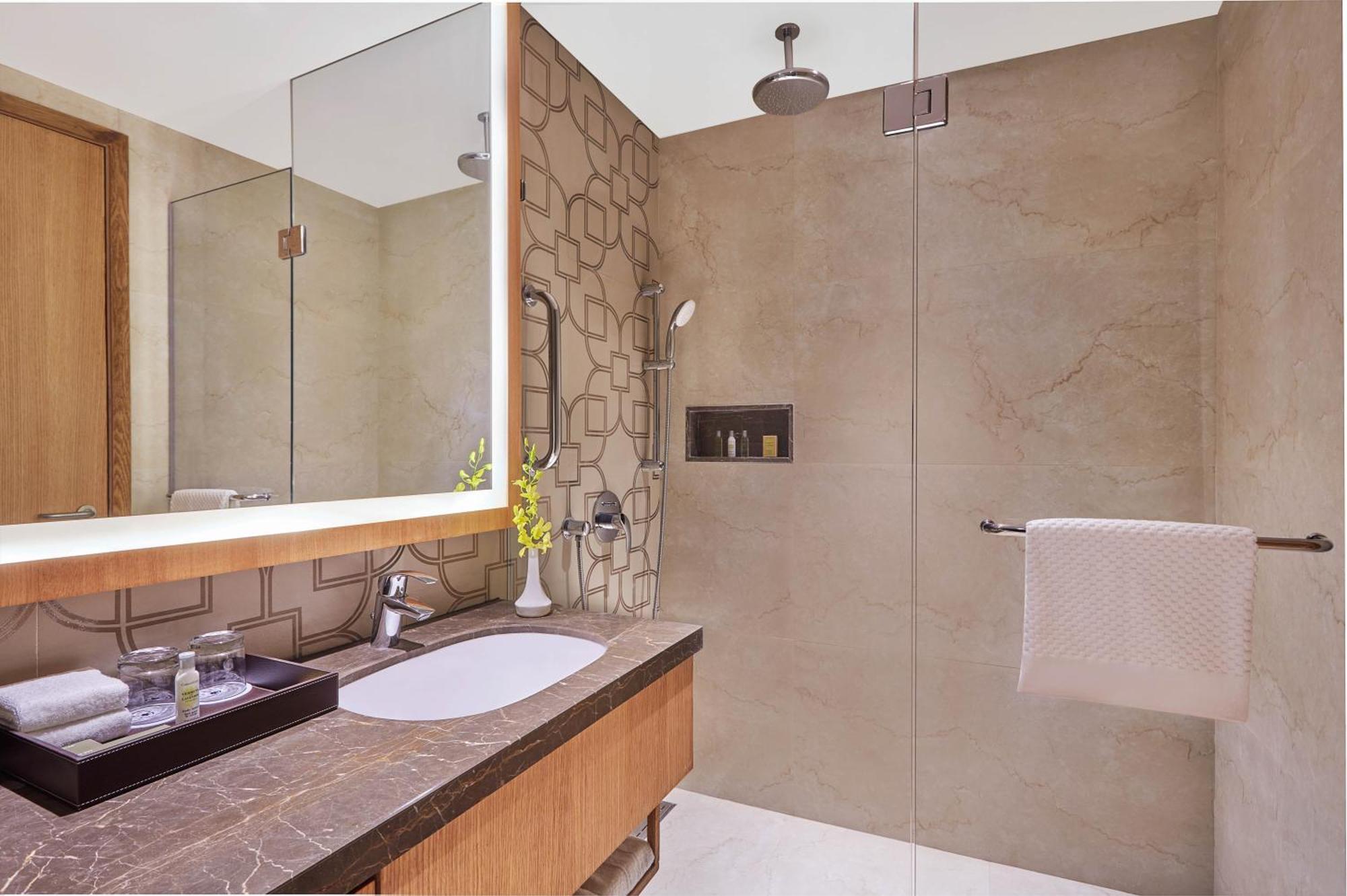 Doubletree By Hilton ורנאסי מראה חיצוני תמונה