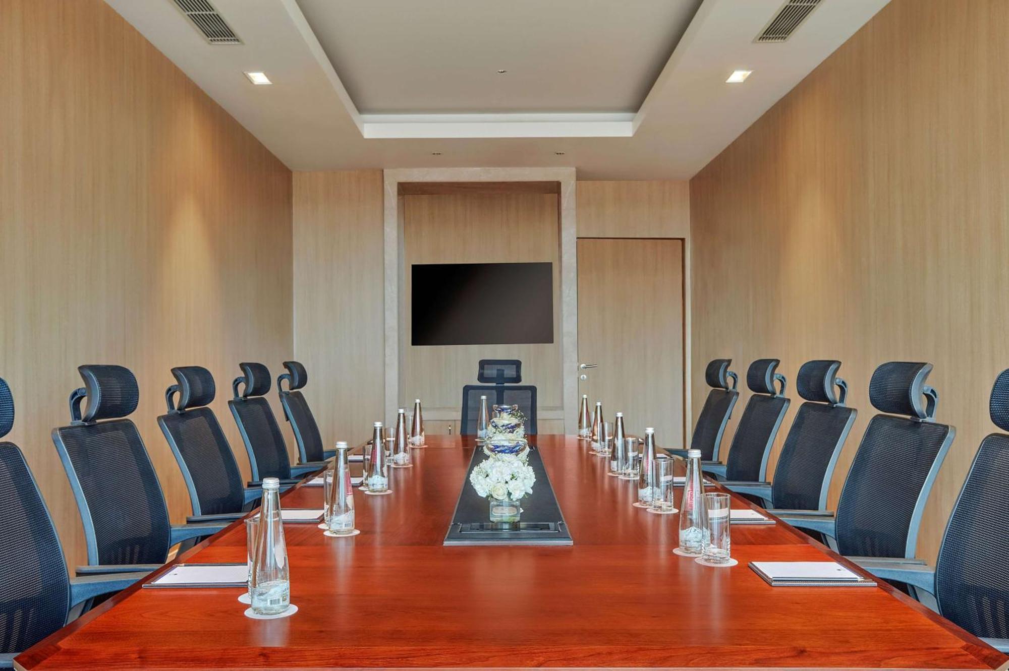Doubletree By Hilton ורנאסי מראה חיצוני תמונה