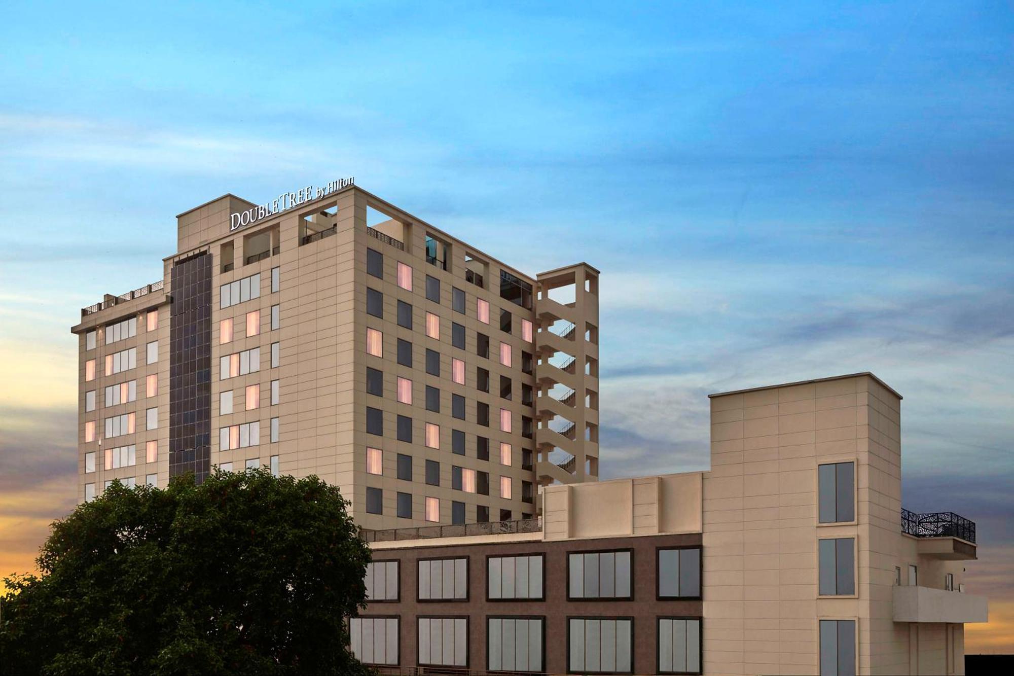Doubletree By Hilton ורנאסי מראה חיצוני תמונה