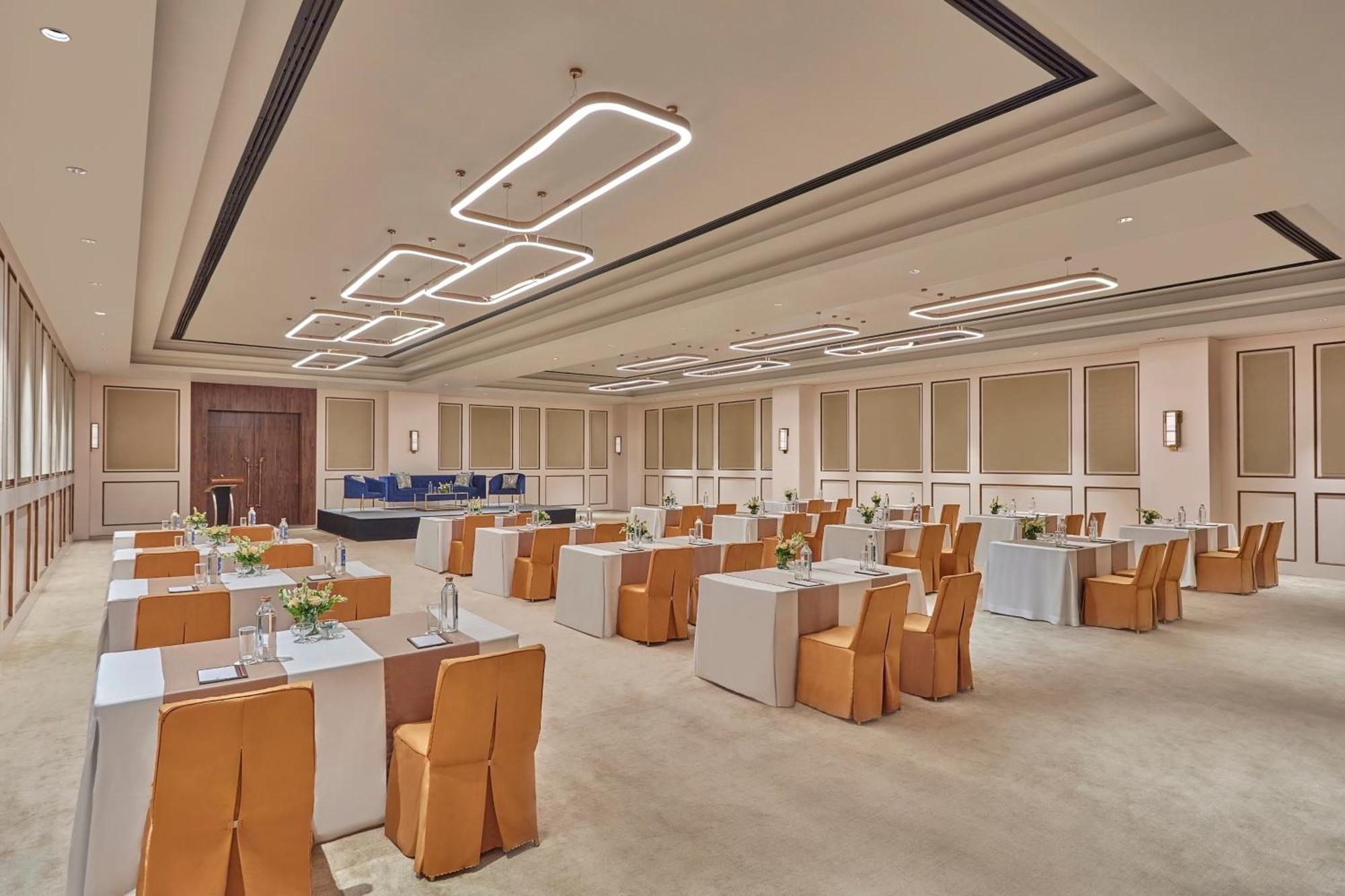 Doubletree By Hilton ורנאסי מראה חיצוני תמונה