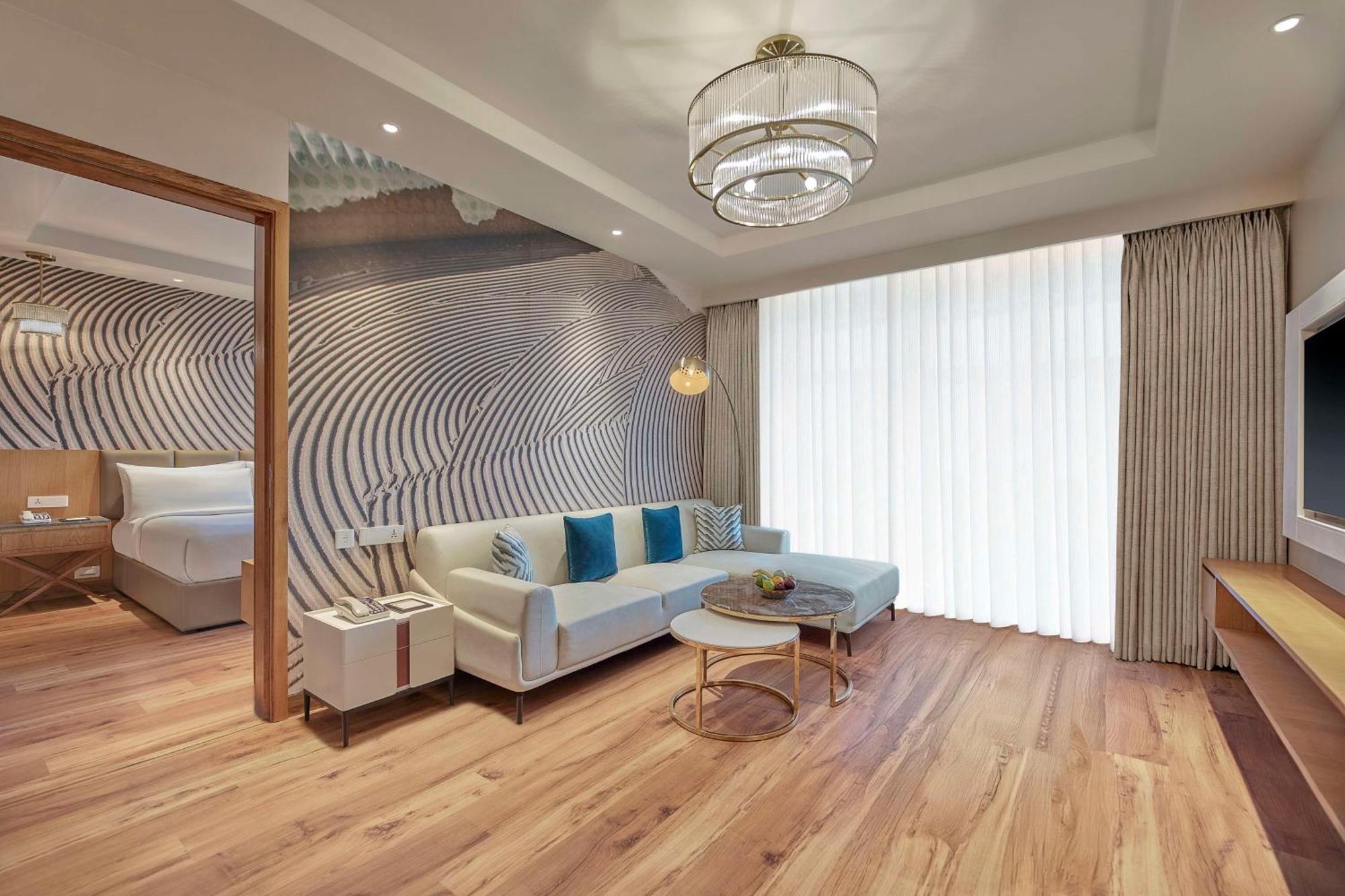 Doubletree By Hilton ורנאסי מראה חיצוני תמונה